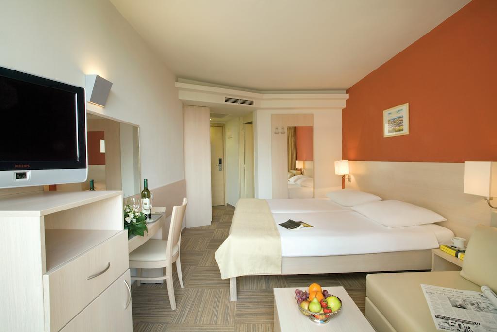 Sunny Porec By Valamar, Ex Crystal Екстериор снимка