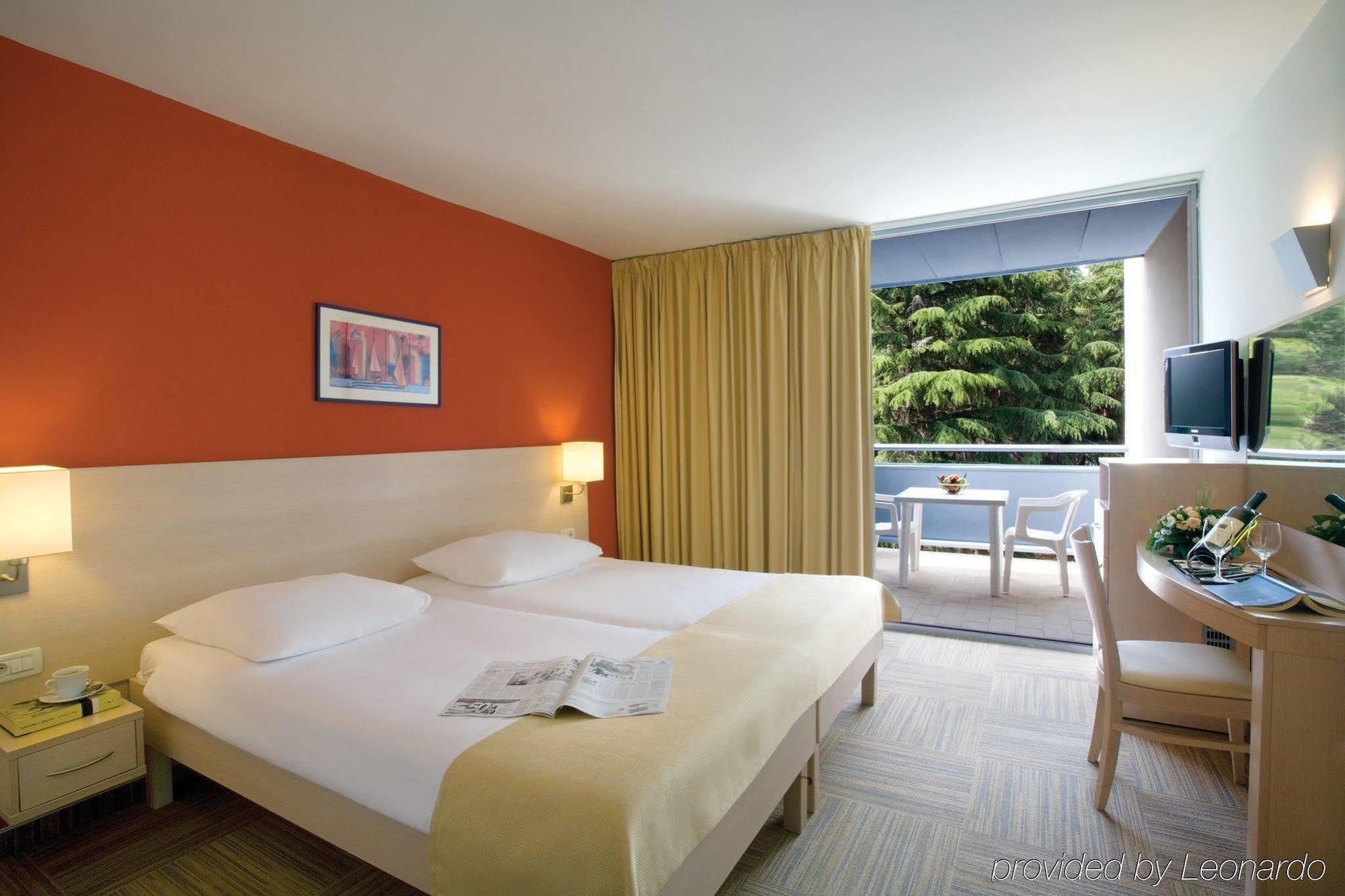 Sunny Porec By Valamar, Ex Crystal Екстериор снимка