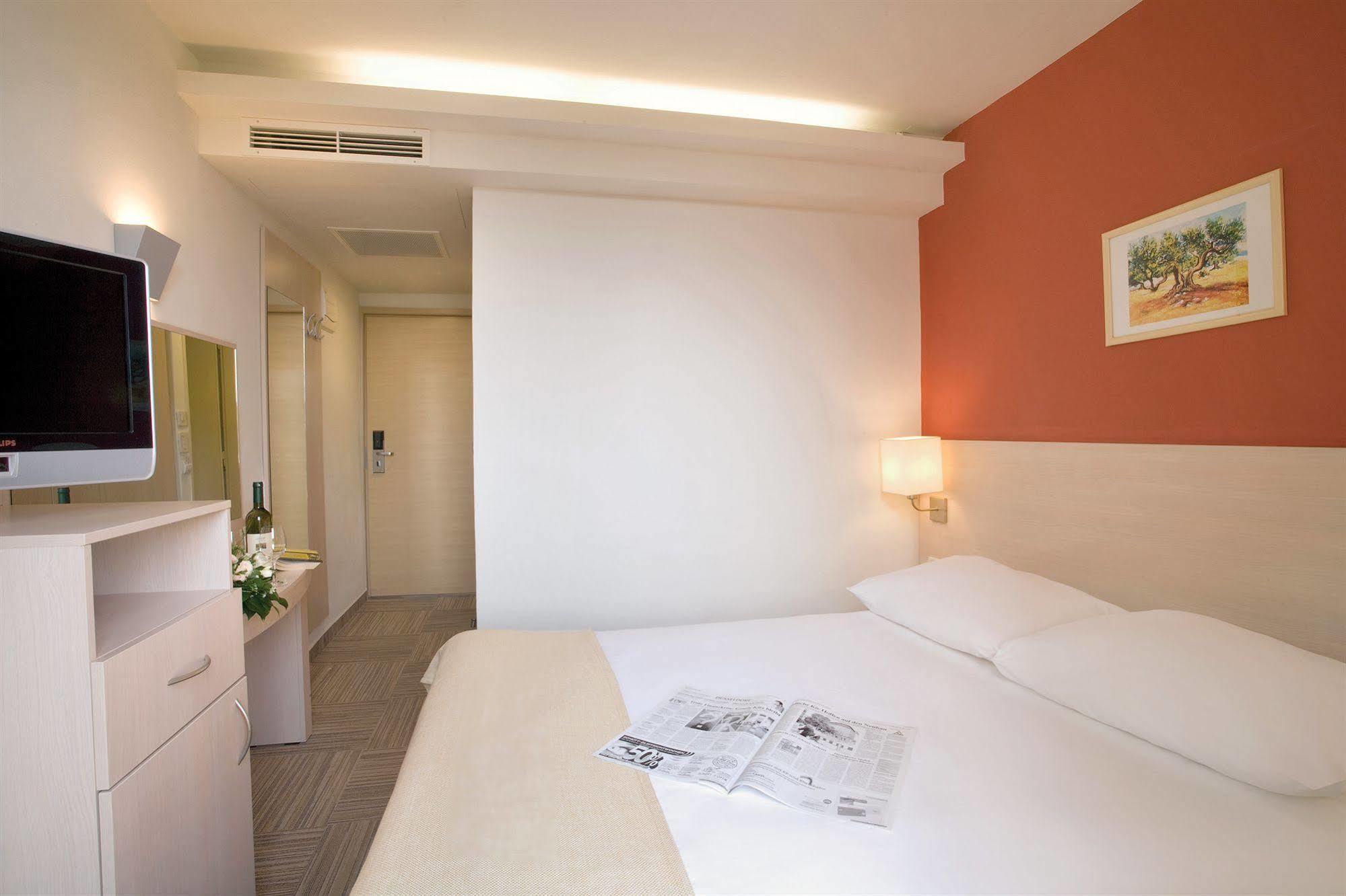Sunny Porec By Valamar, Ex Crystal Екстериор снимка